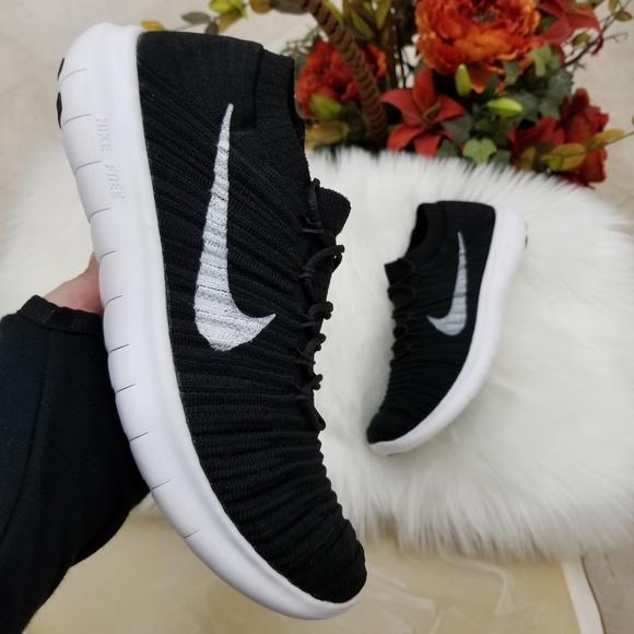 Nike RN Motion Flyknit Women\u0027s Running Shoes